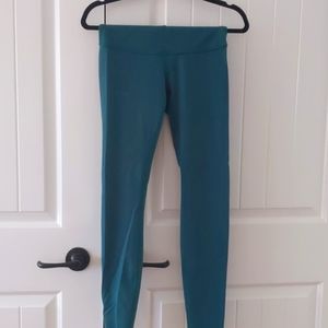 Lululemon high rise Wunder unders.